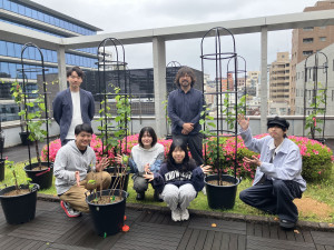 東洋学園大屋上でブドウ栽培　本郷から広げる「葡」京区化計画